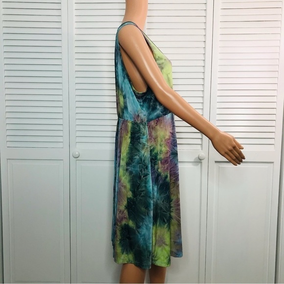 Price firm ONE WORLD Tie Dye Sleeveless Embellished Dress Size 2X - Picture 3 of 9
